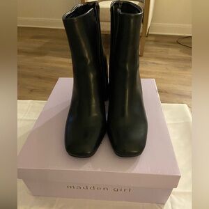 Madden Girl Black Ankle Boots
Size 6.5.  Block Heal 3.50 inches